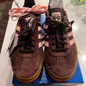 Adidas original gazelle women’s size 9